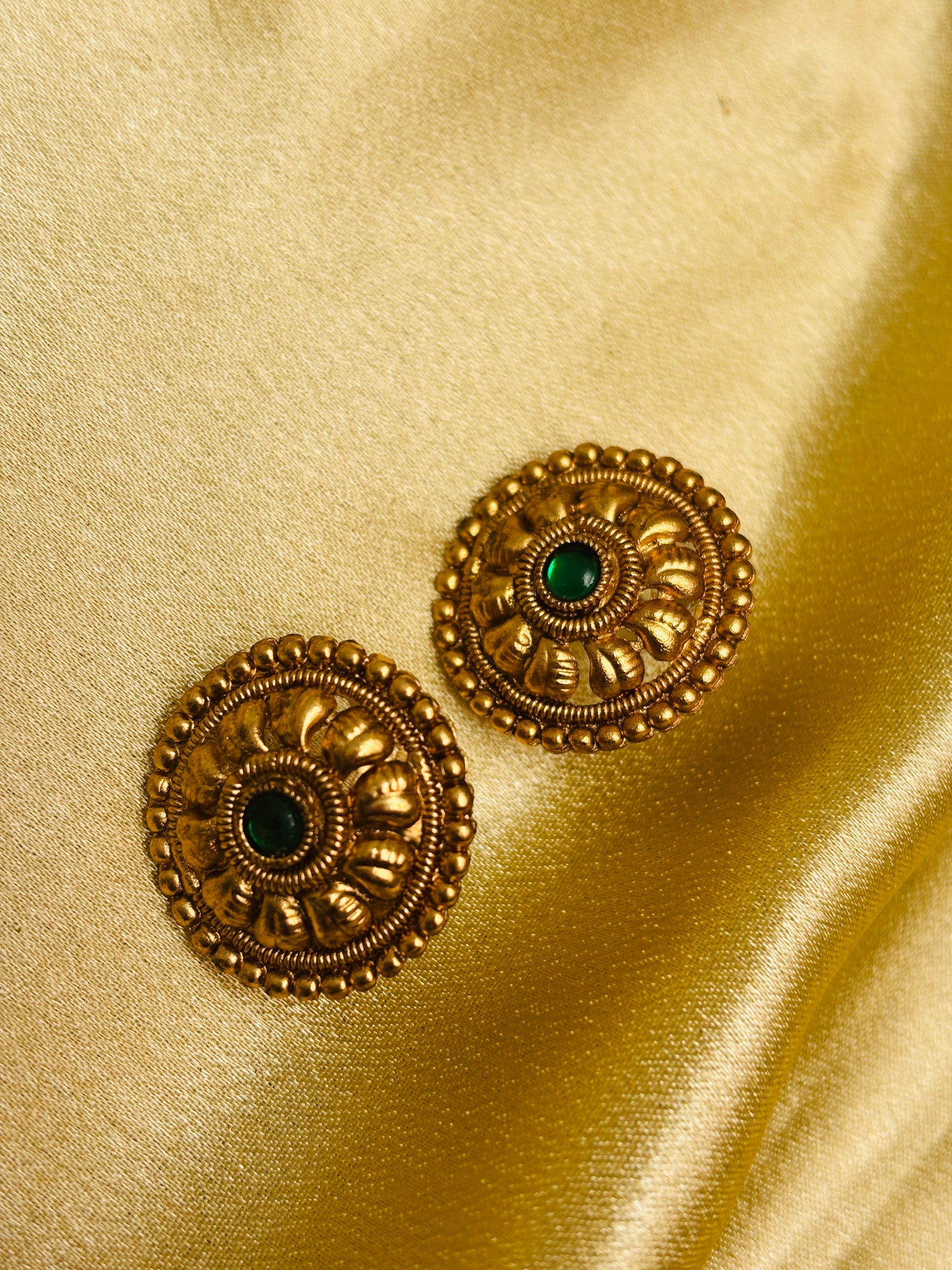 Emerald Hasli Pearl Necklace