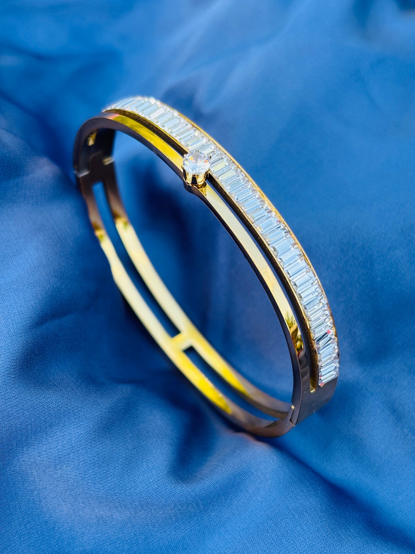 Baguette Solitaire Gold Bangle