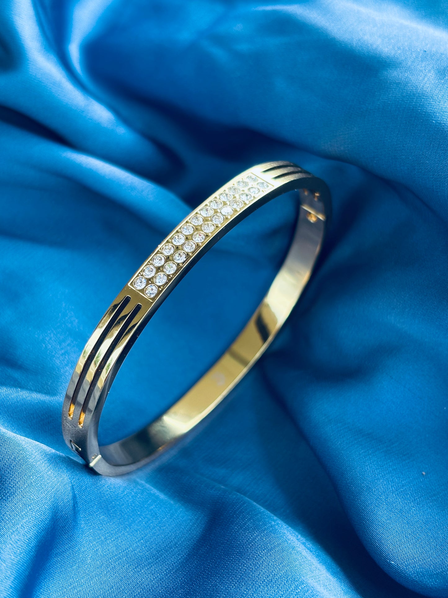 Pavé Panel Gold Bangle