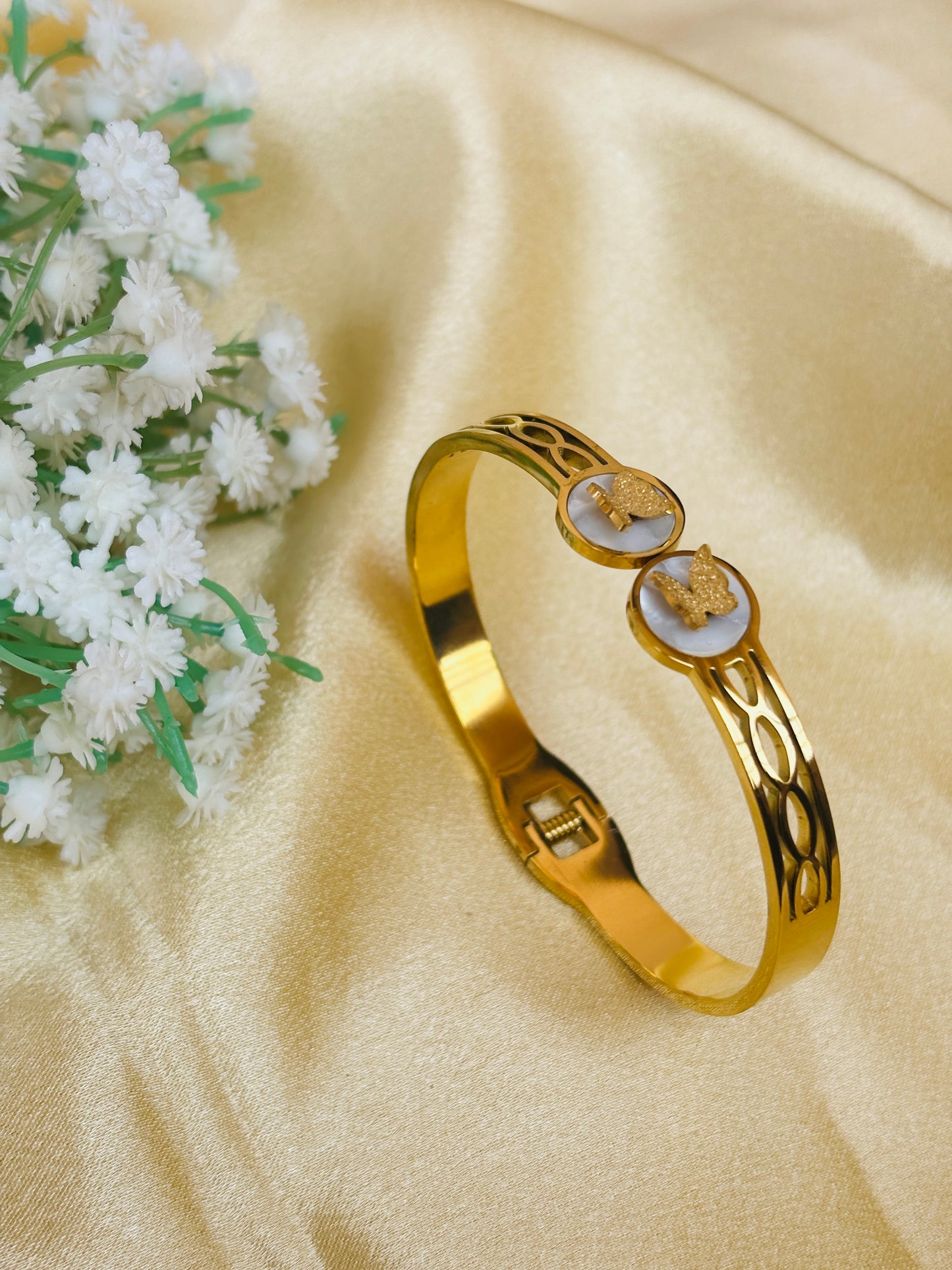 Papillon Gold Band