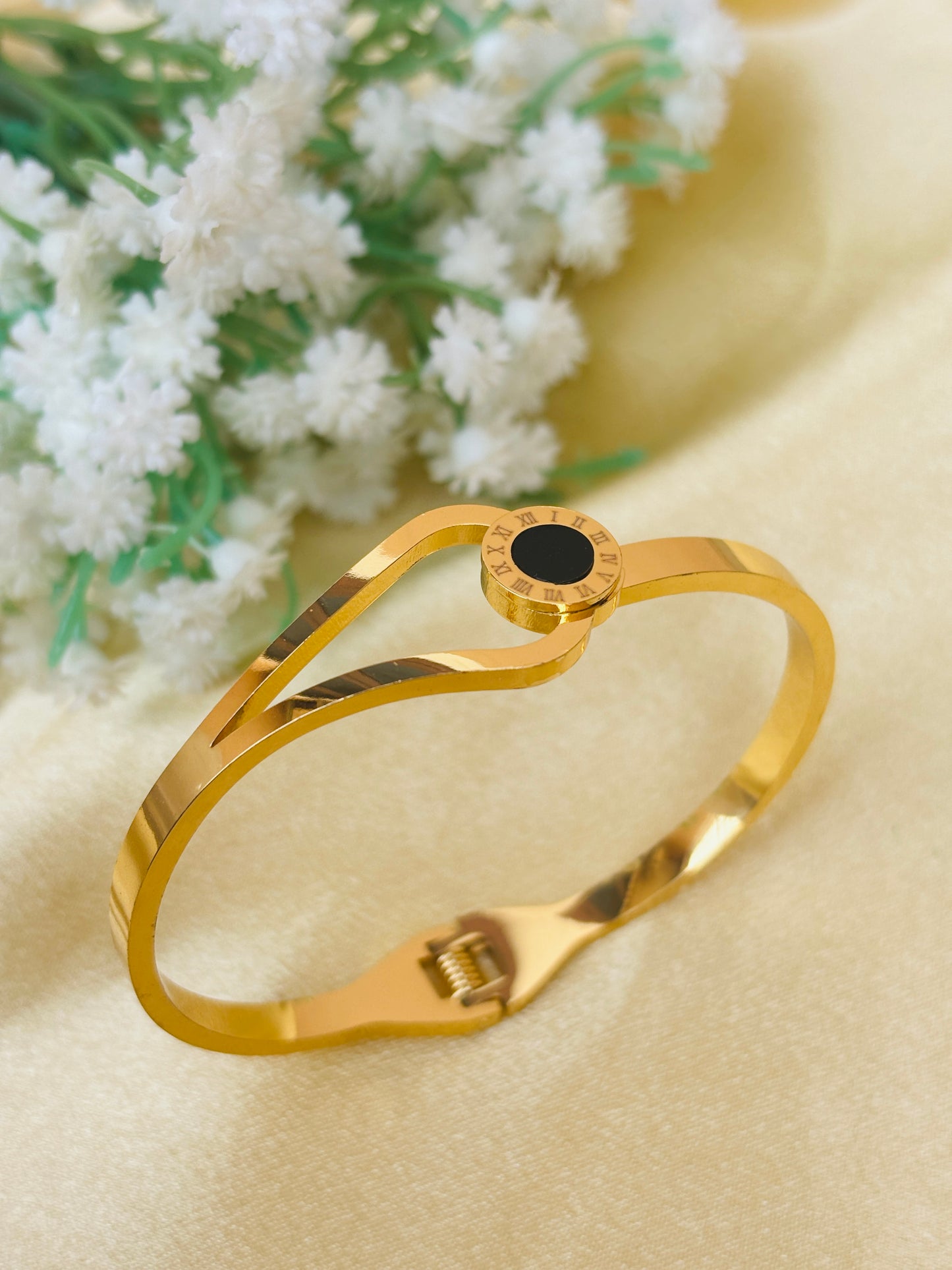 Luna Fluid Bangle
