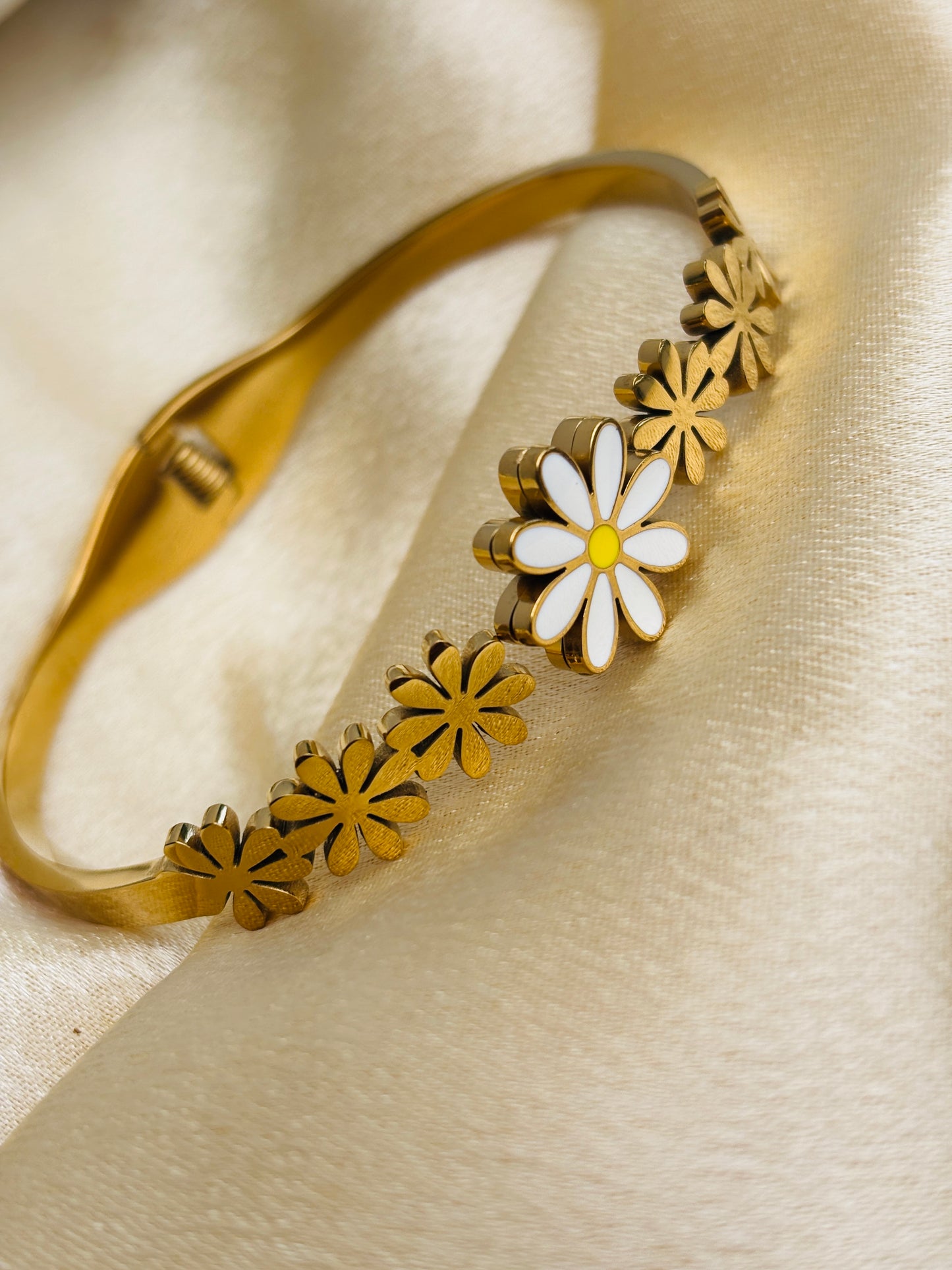 The Daisy Bloom