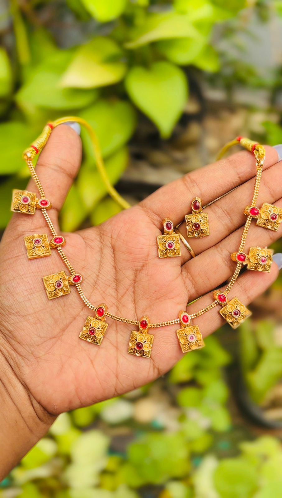 Square Choker (Red)