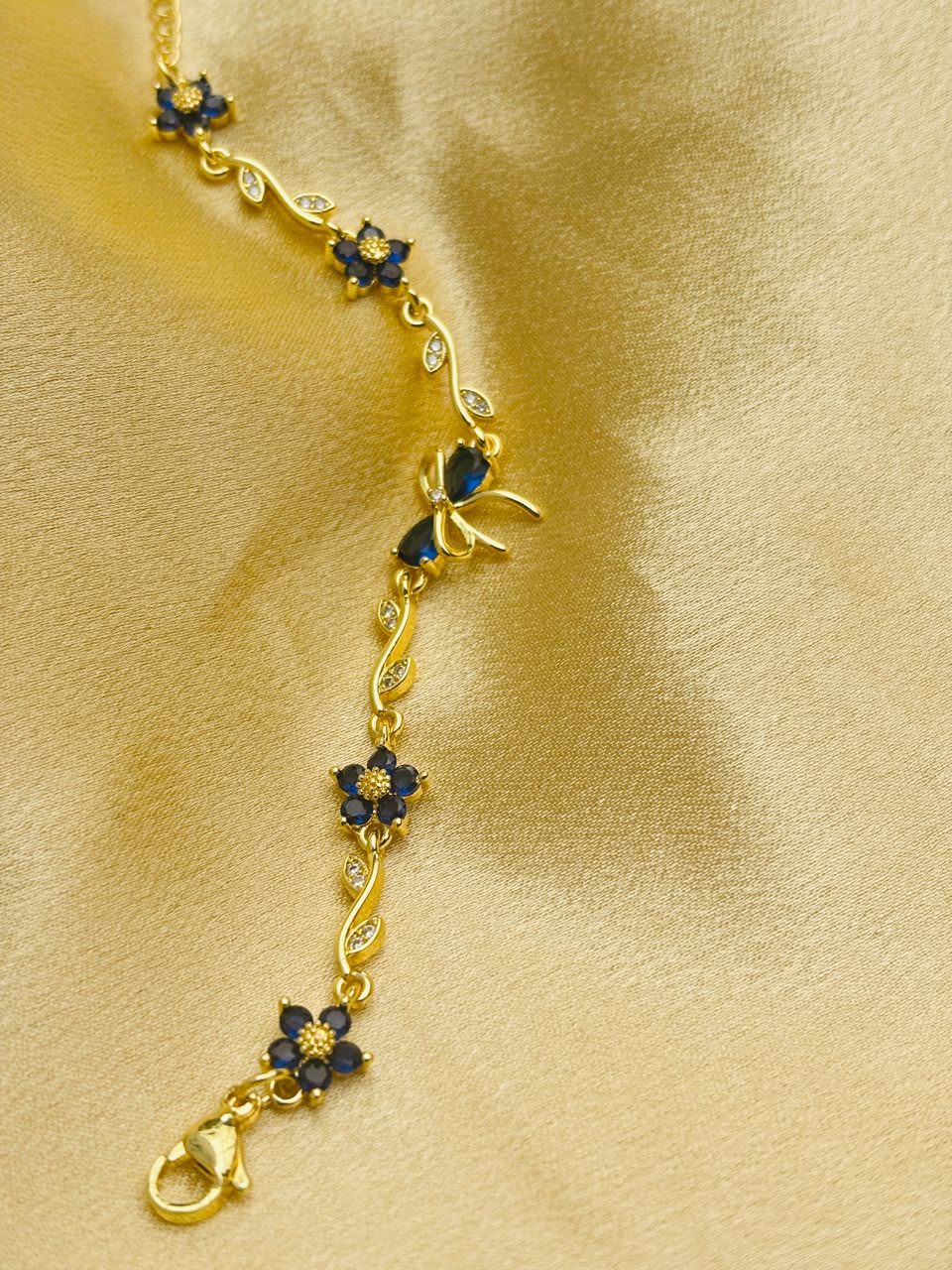 The Signature Bow Bacelet