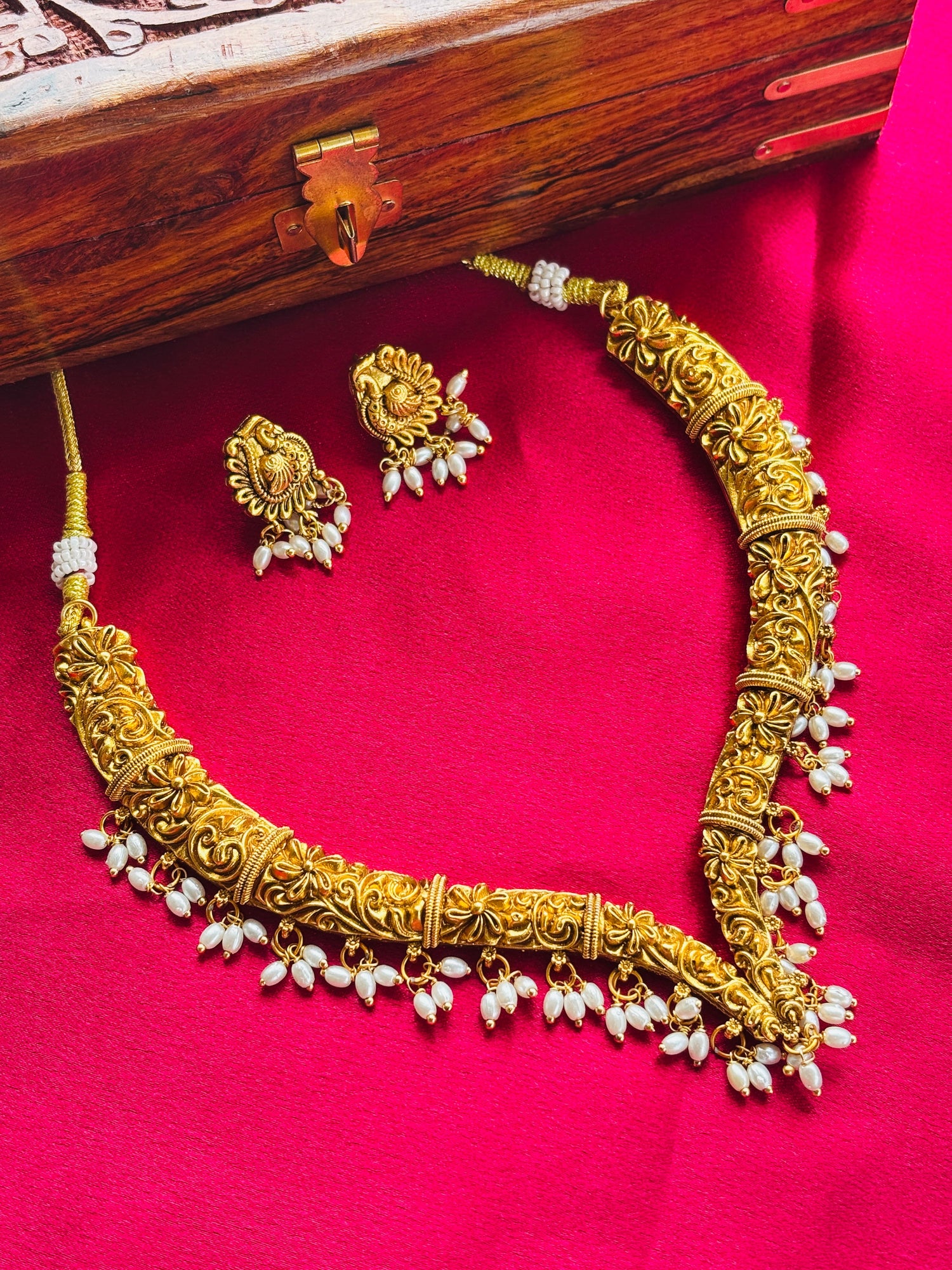 Hasli — Traditional Indian Neckpieces