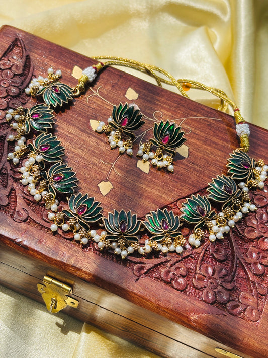 Green Lotus Choker