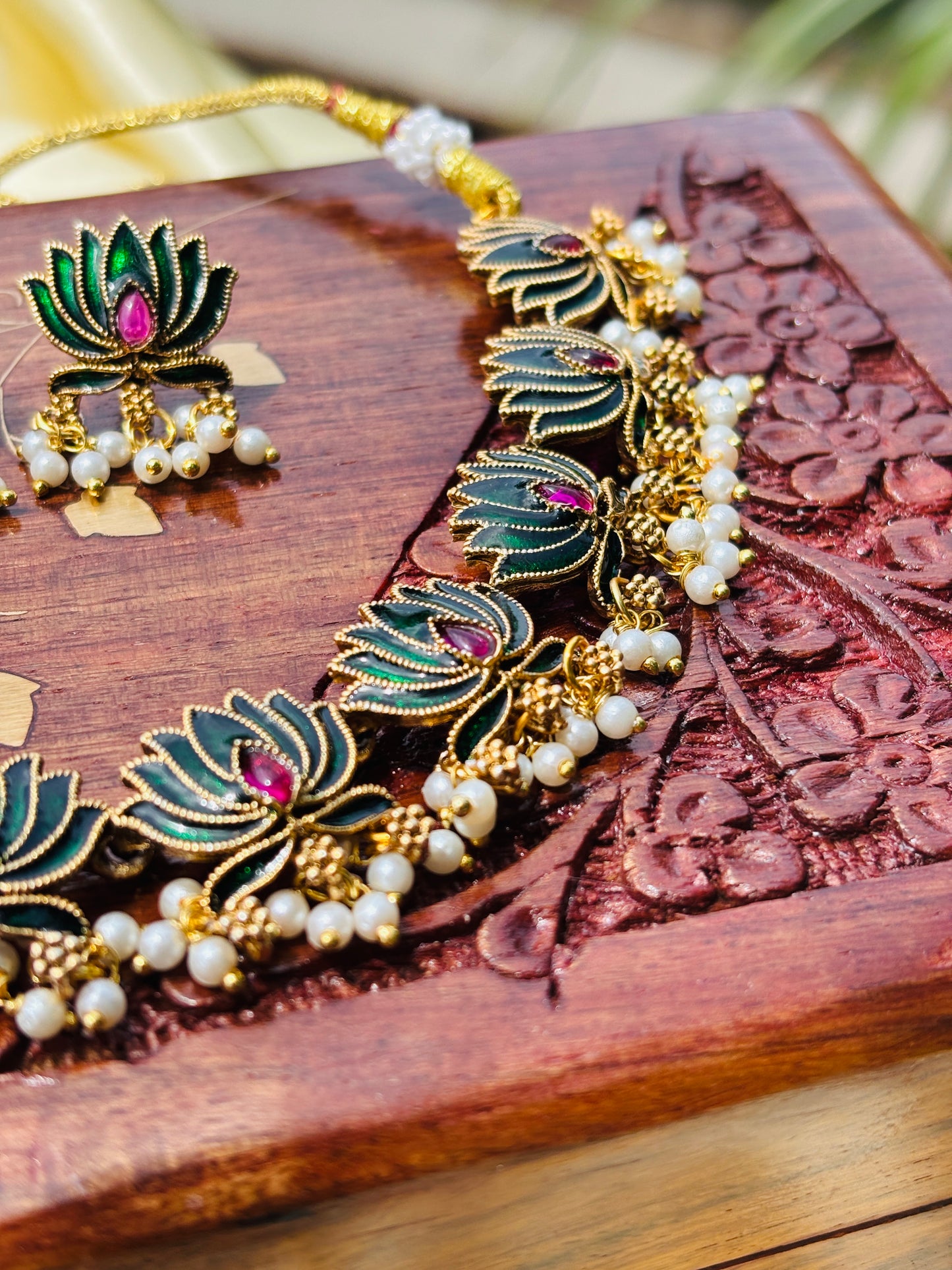 Green Lotus Choker