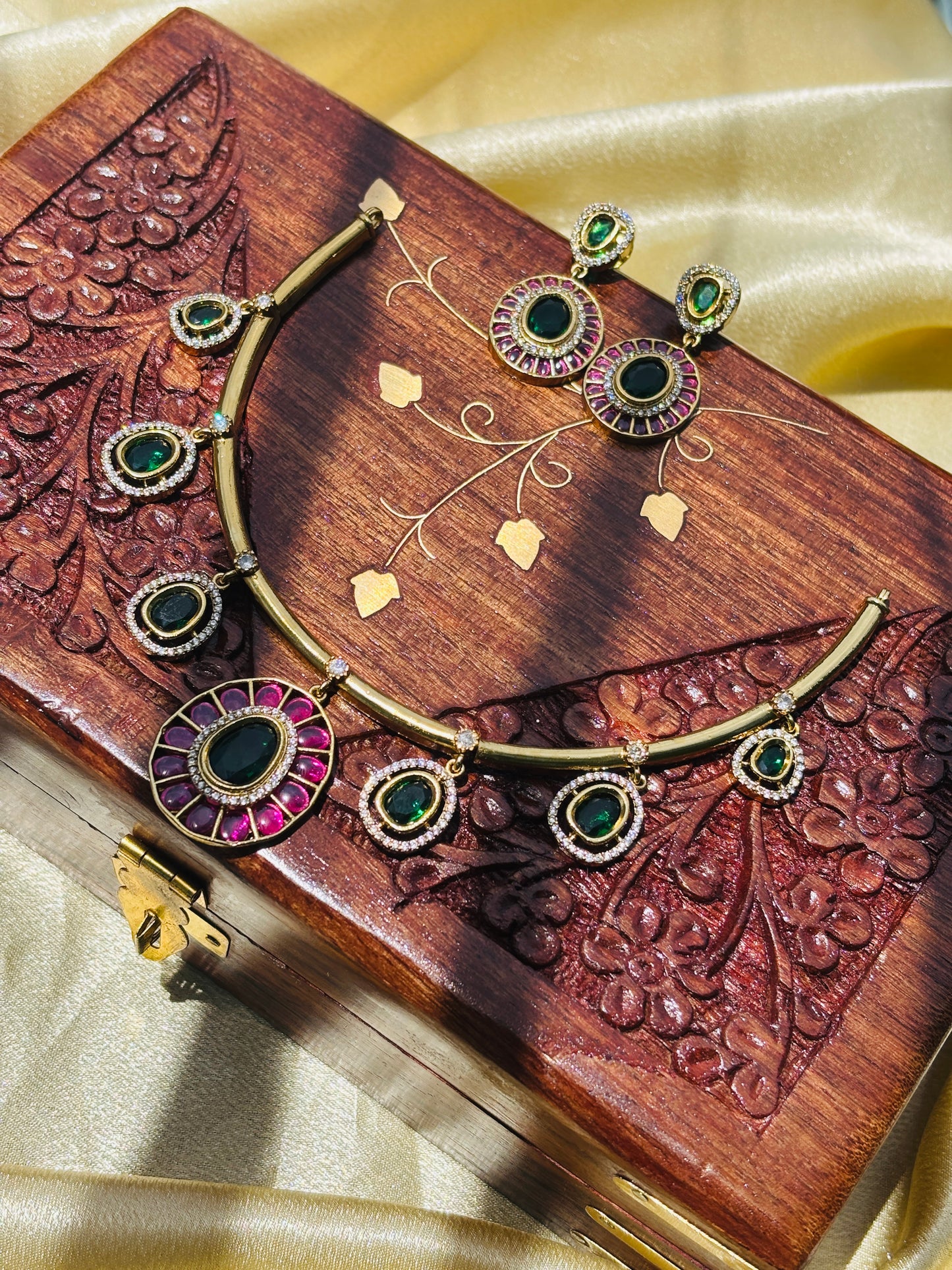 Royal Emerald Hasli