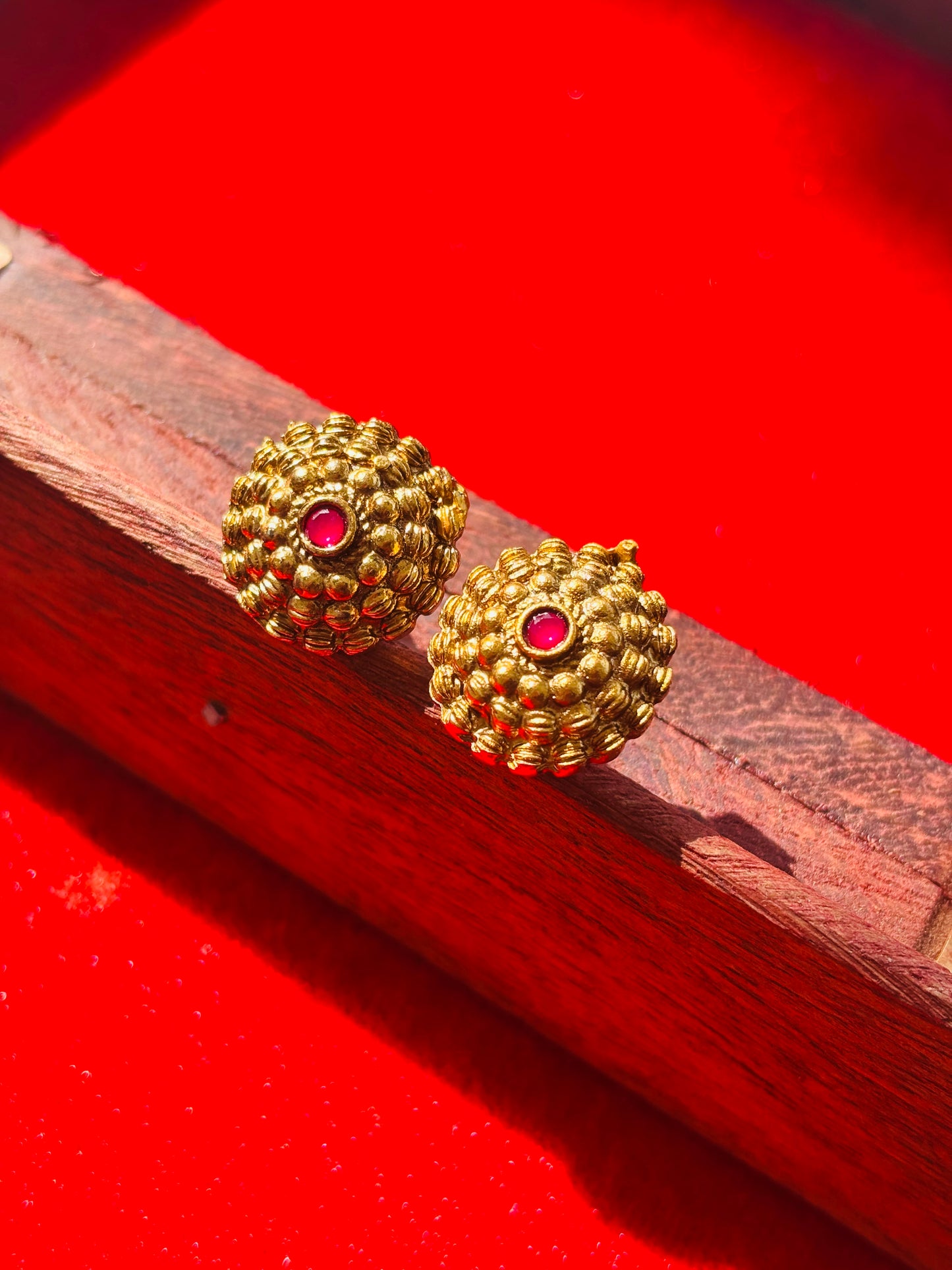 Ratna Bead