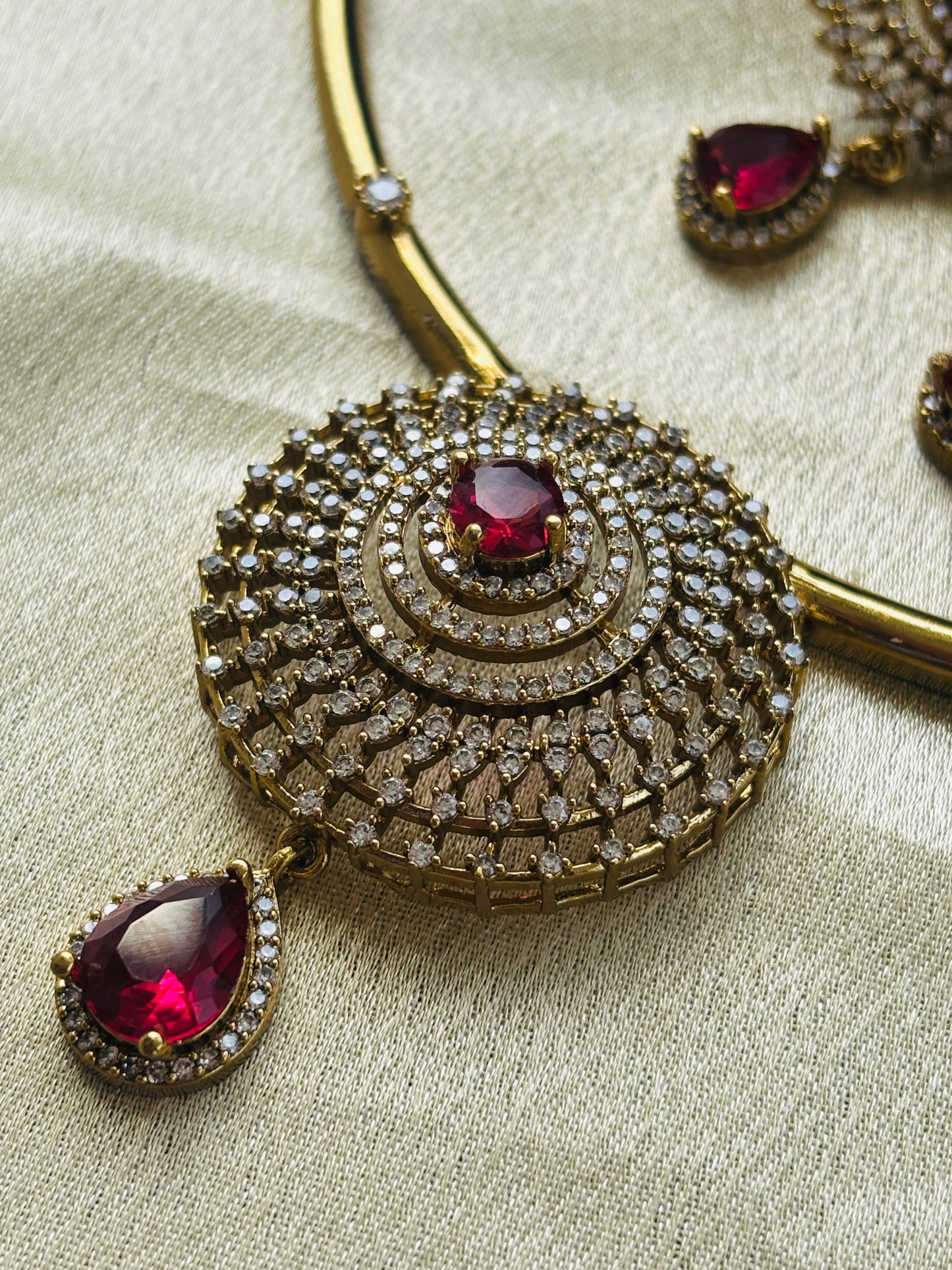 Ruby Royale Hasli