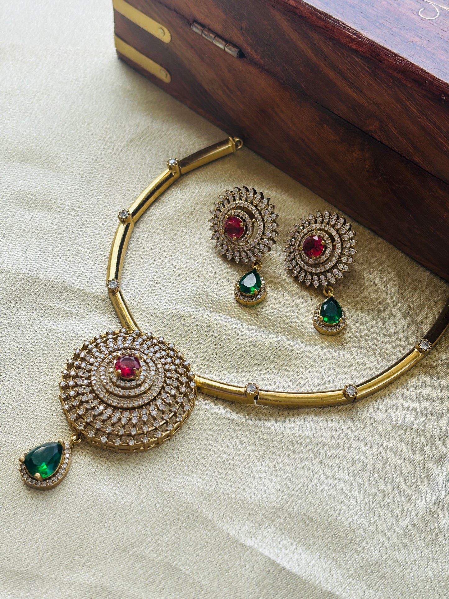 Ruby Emerald Hasli