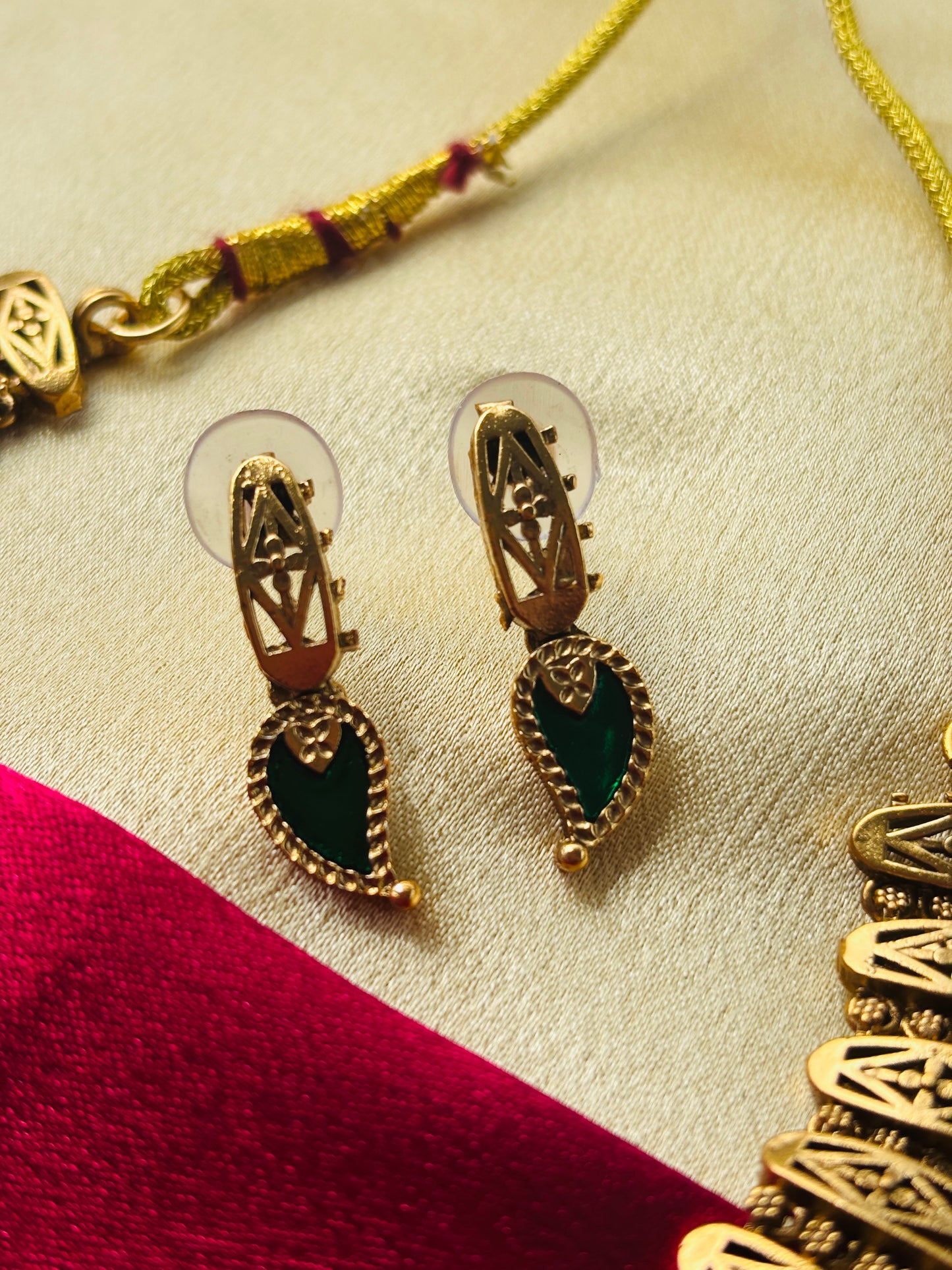 Emerald Mango Antique Necklace