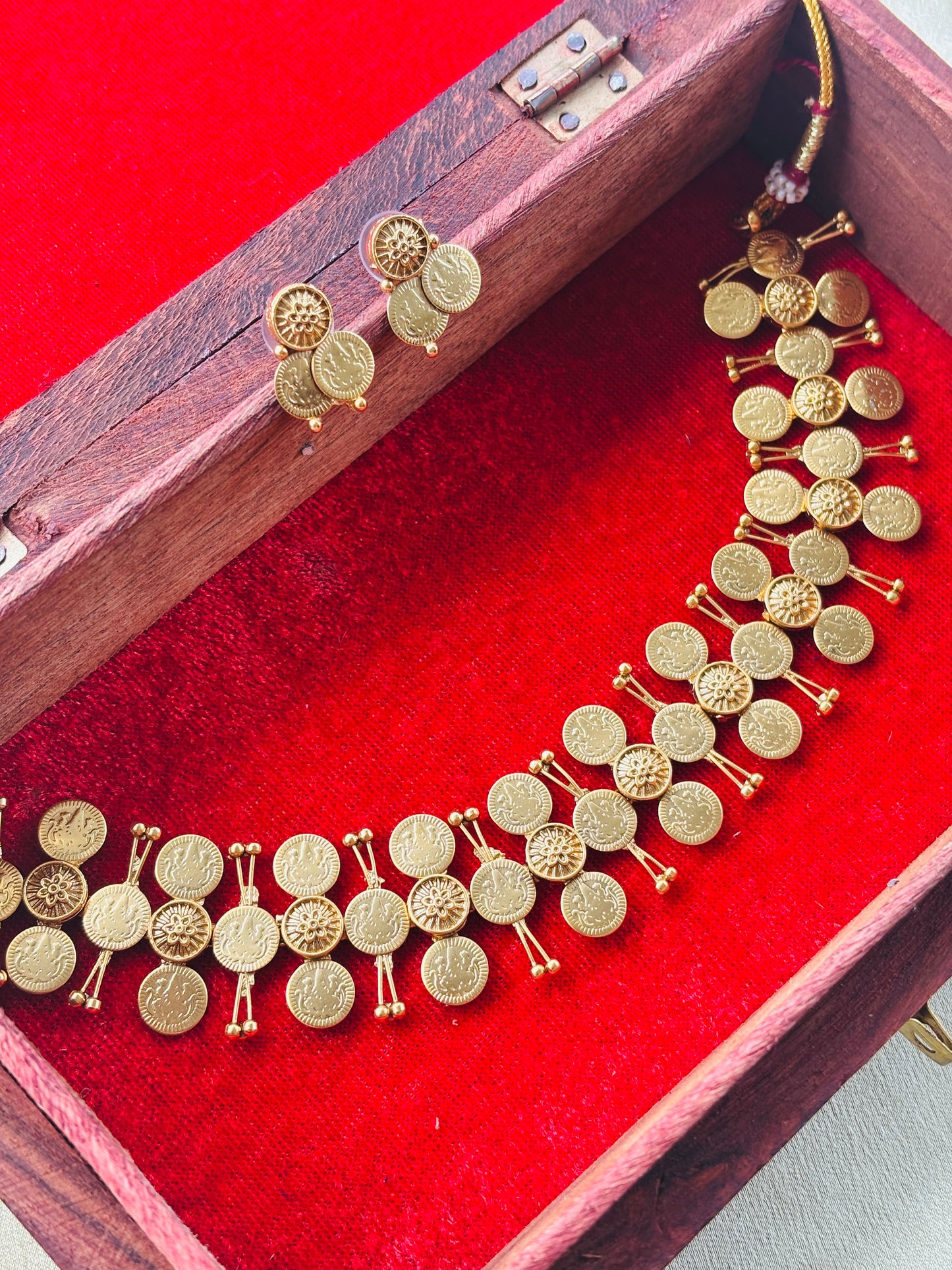 Kasu Mala (Coin with Kolli)