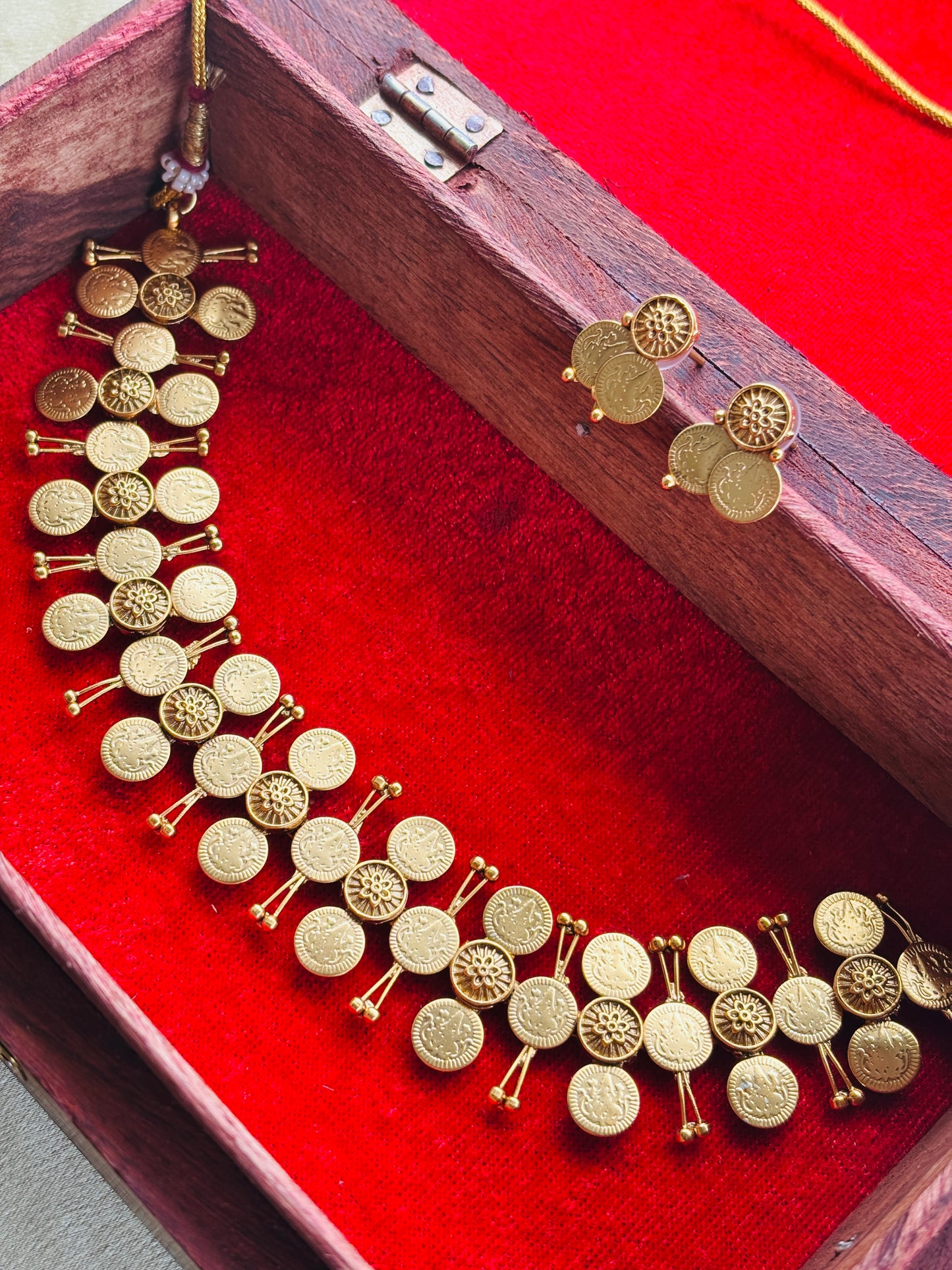 Kasu Mala (Coin with Kolli)