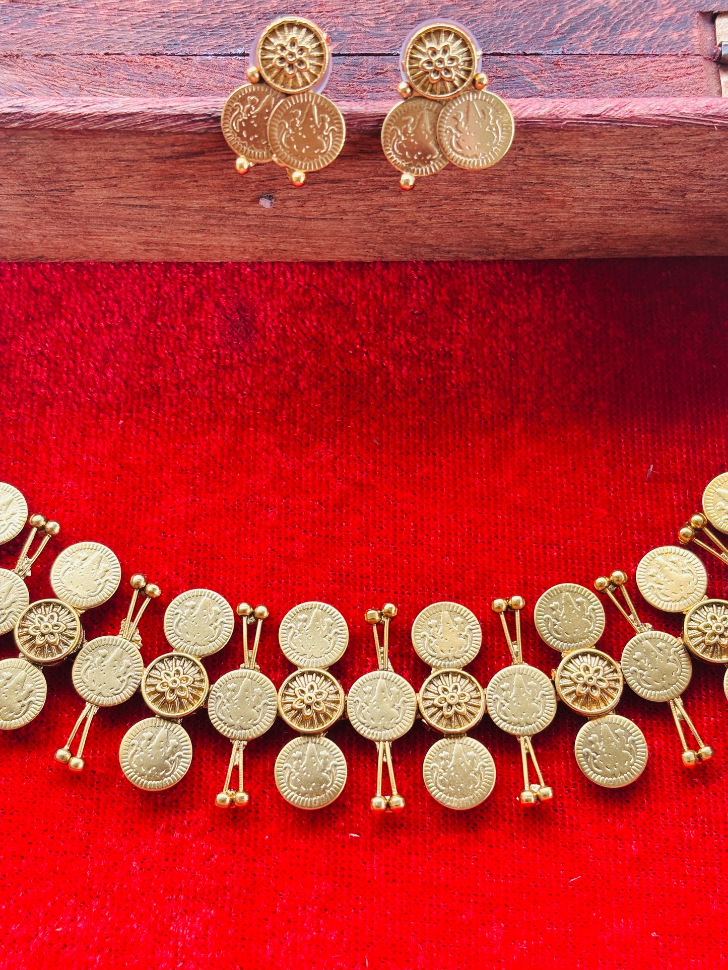 Kasu Mala (Coin with Kolli)