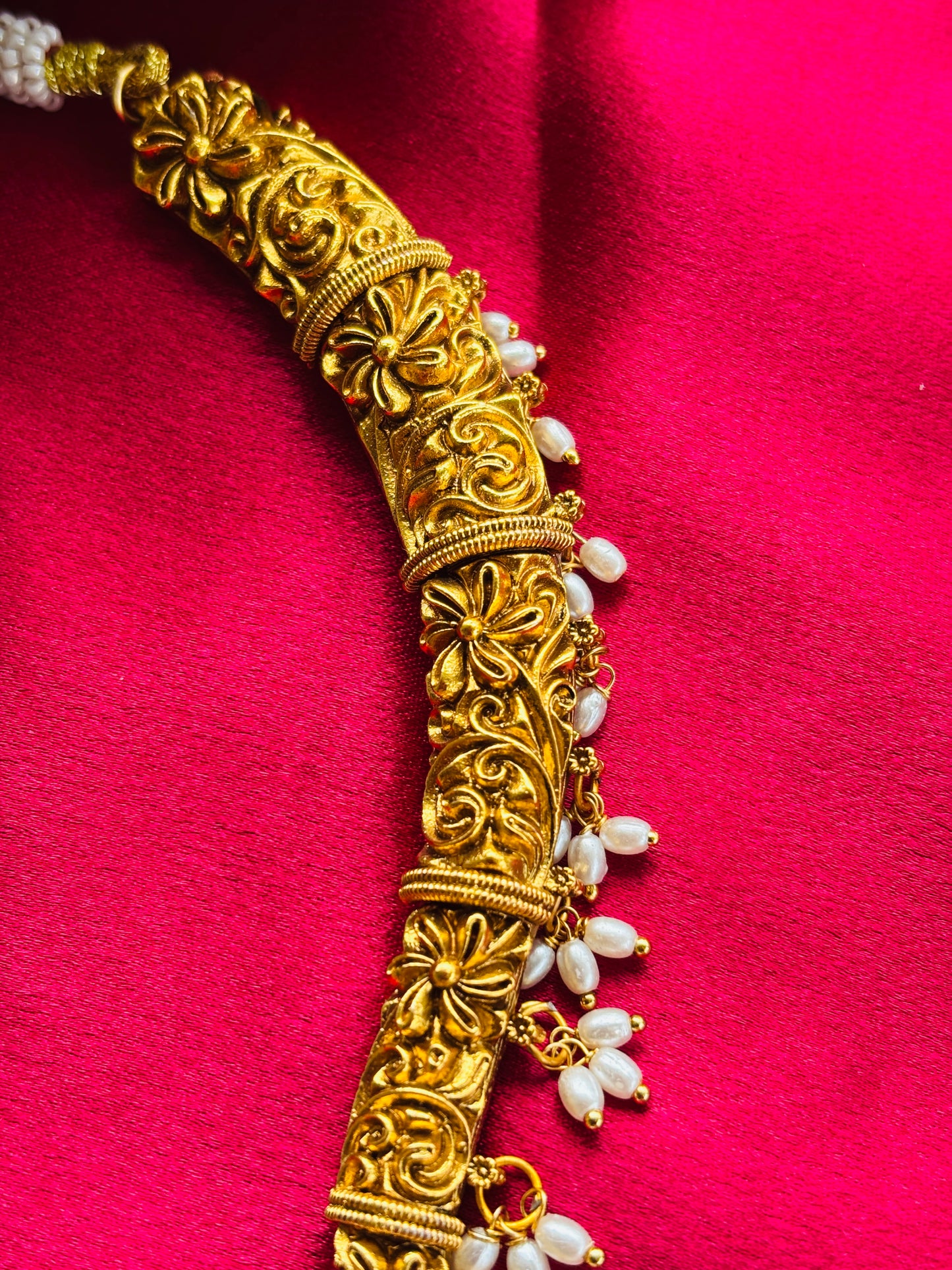 V Shaped Pearl Drops Hasli