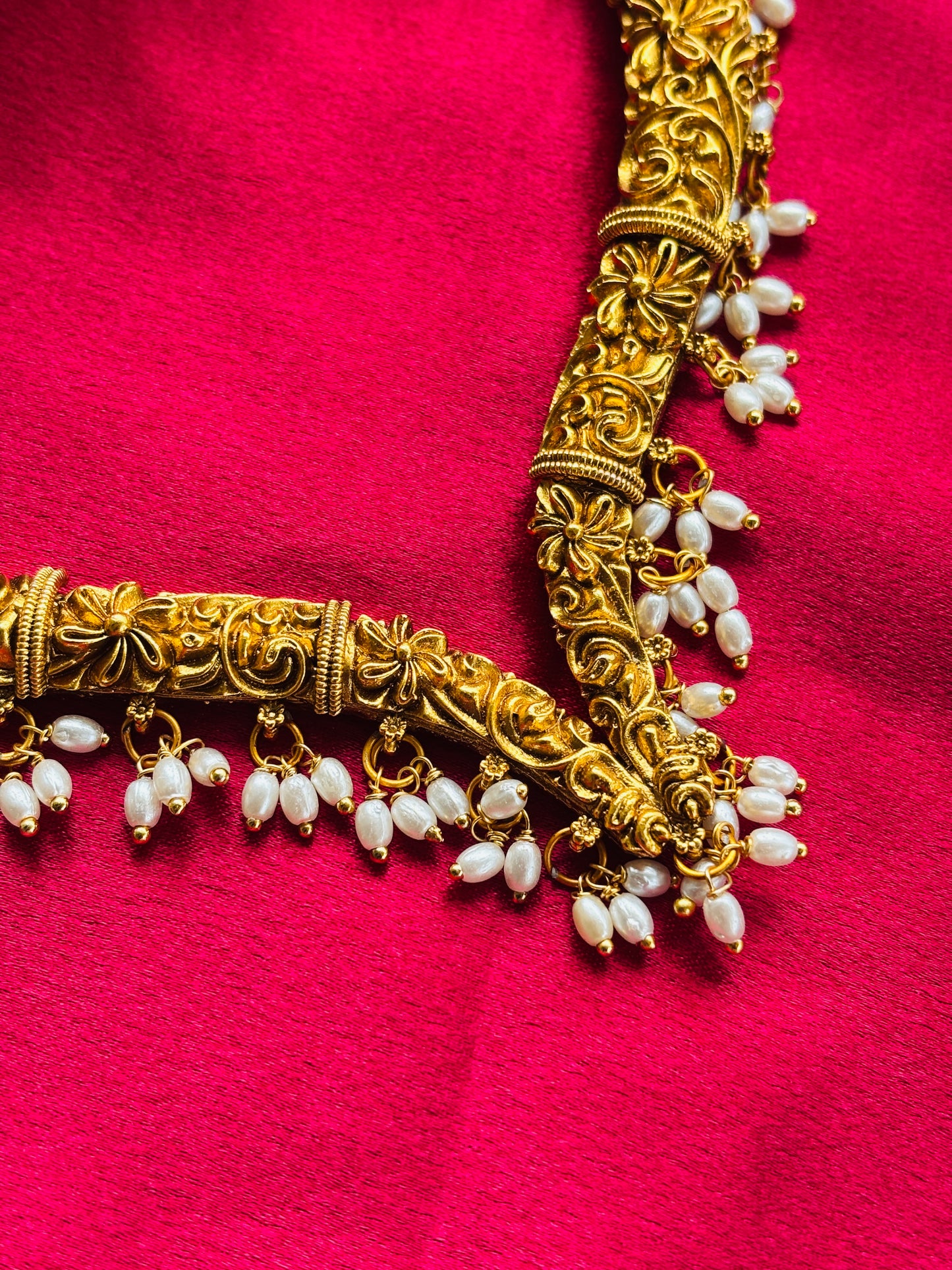 V Shaped Pearl Drops Hasli
