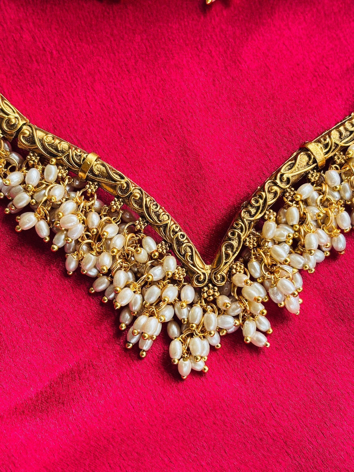 V-Shape Pearl Clusters Antique Gold Hasli