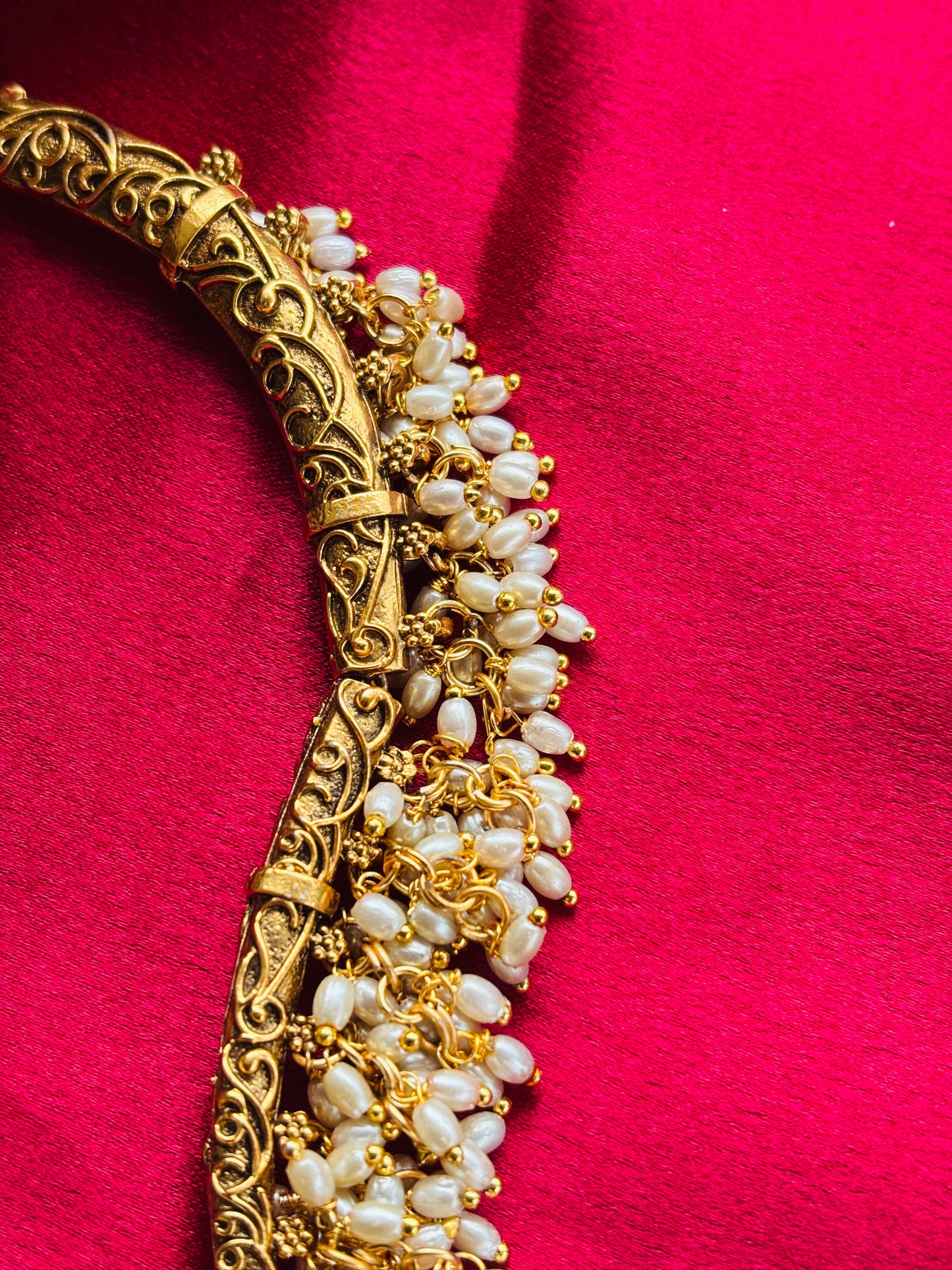 V-Shape Pearl Clusters Antique Gold Hasli