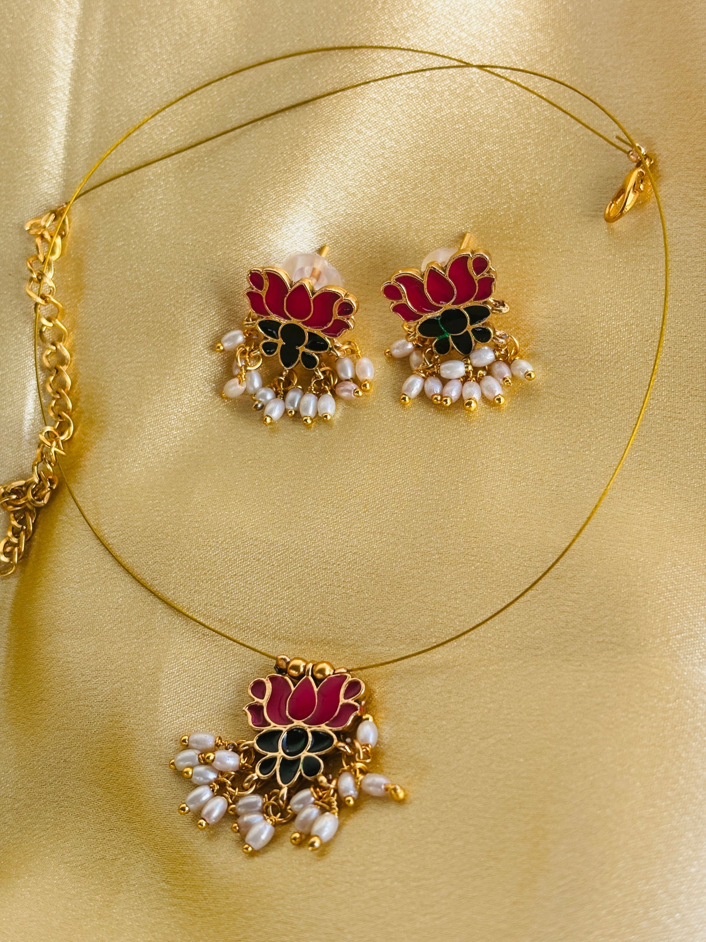 Lotus Invisible Chain Necklace
