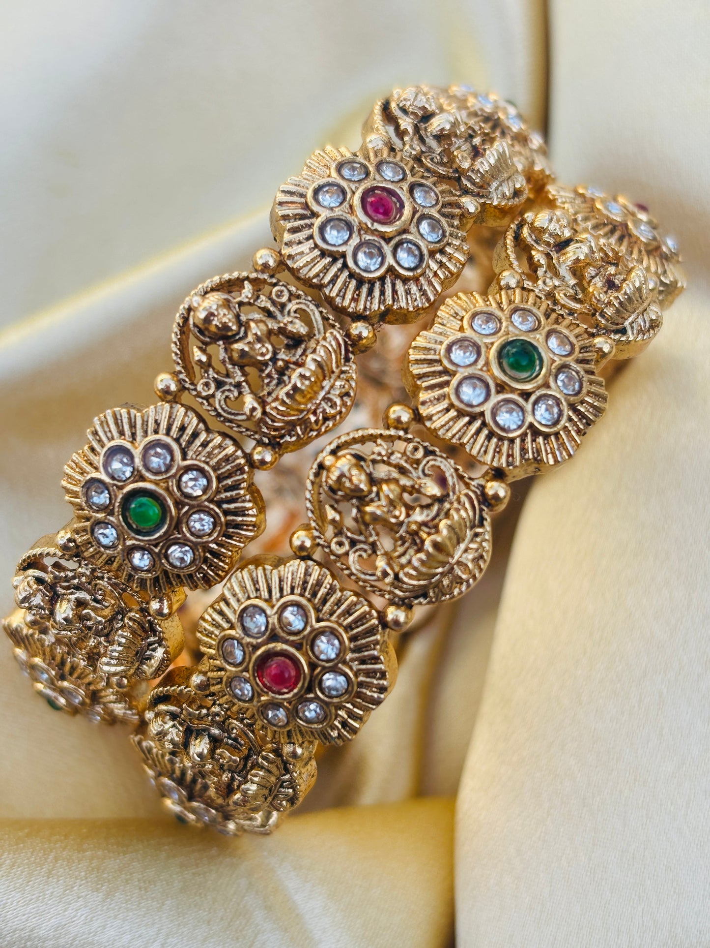 Devi Pushpa Bangles