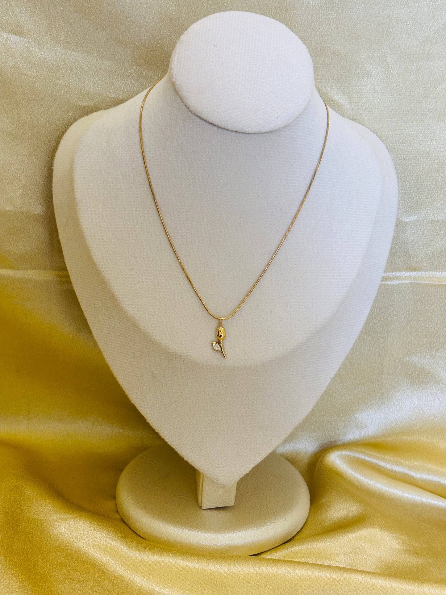 Rose Bud Gold Pendant Necklace