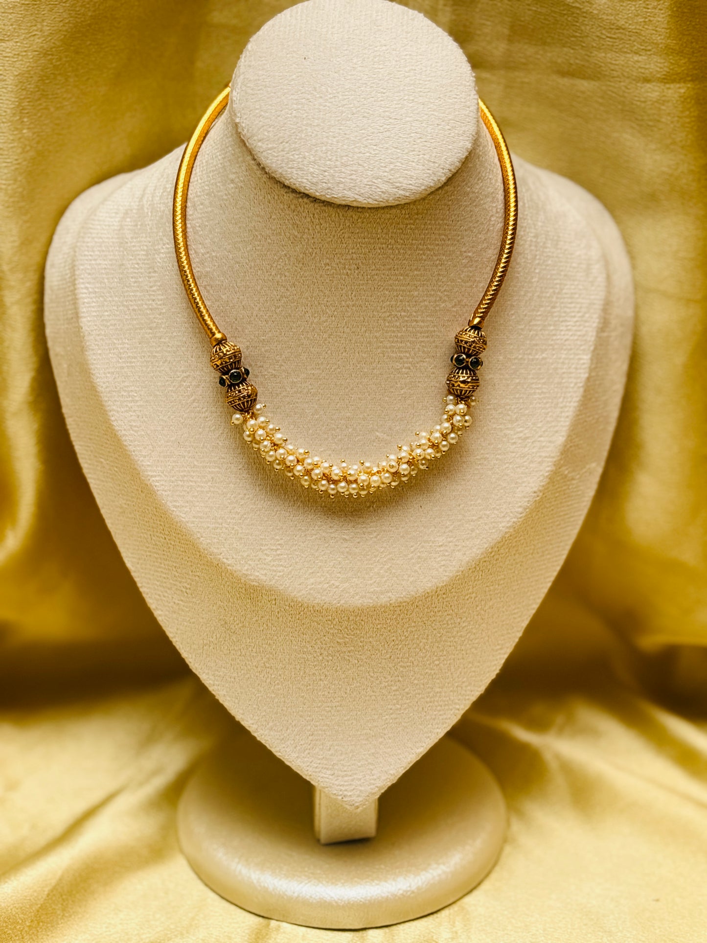 Emerald Hasli Pearl Necklace