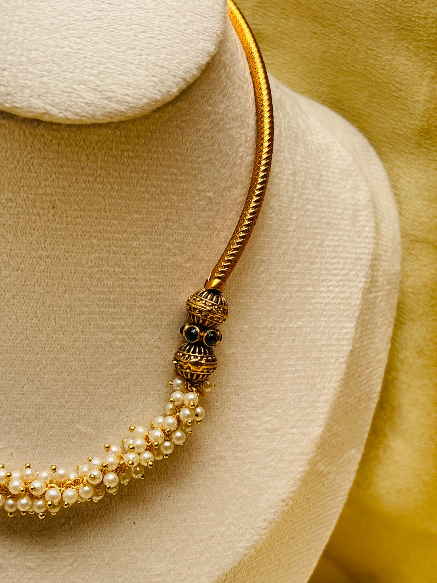 Emerald Hasli Pearl Necklace