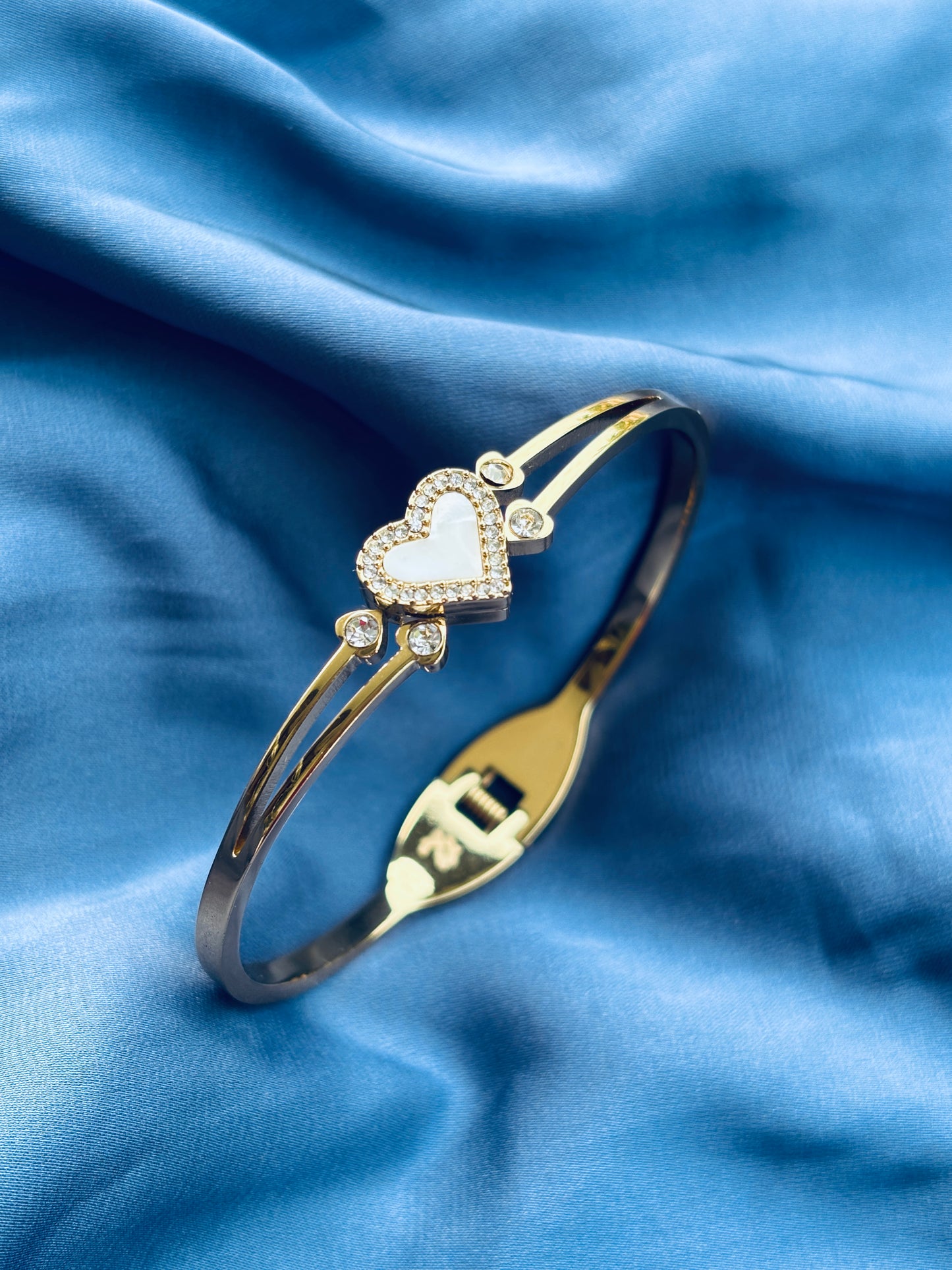 Heart of Pearl Gold Bangle