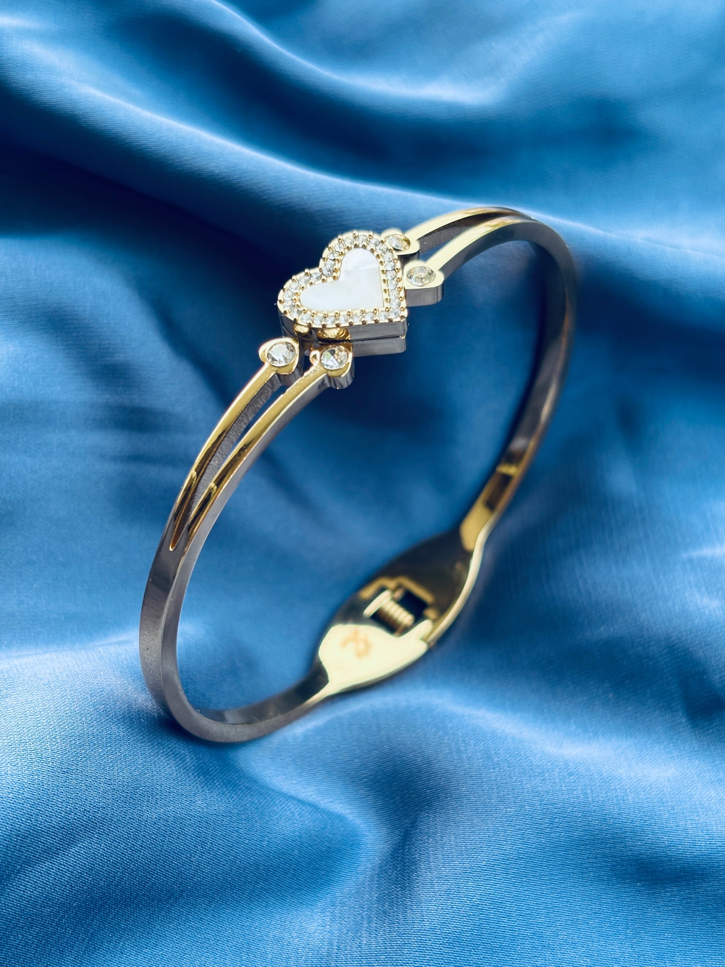 Heart of Pearl Gold Bangle