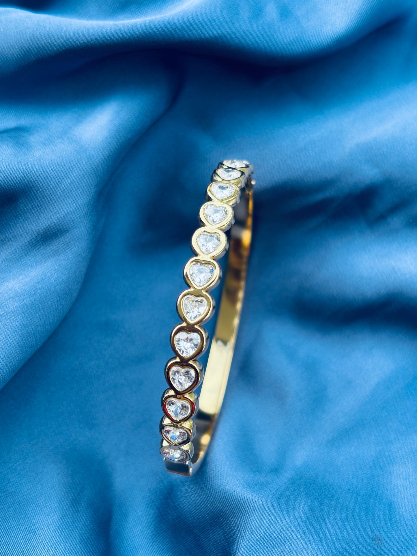 Endless Hearts Gold Bangle
