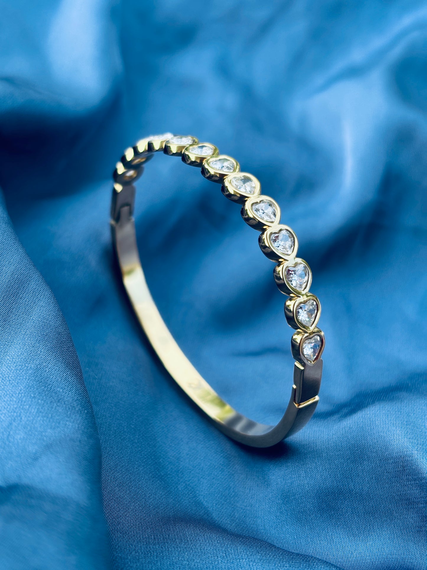 Endless Hearts Gold Bangle
