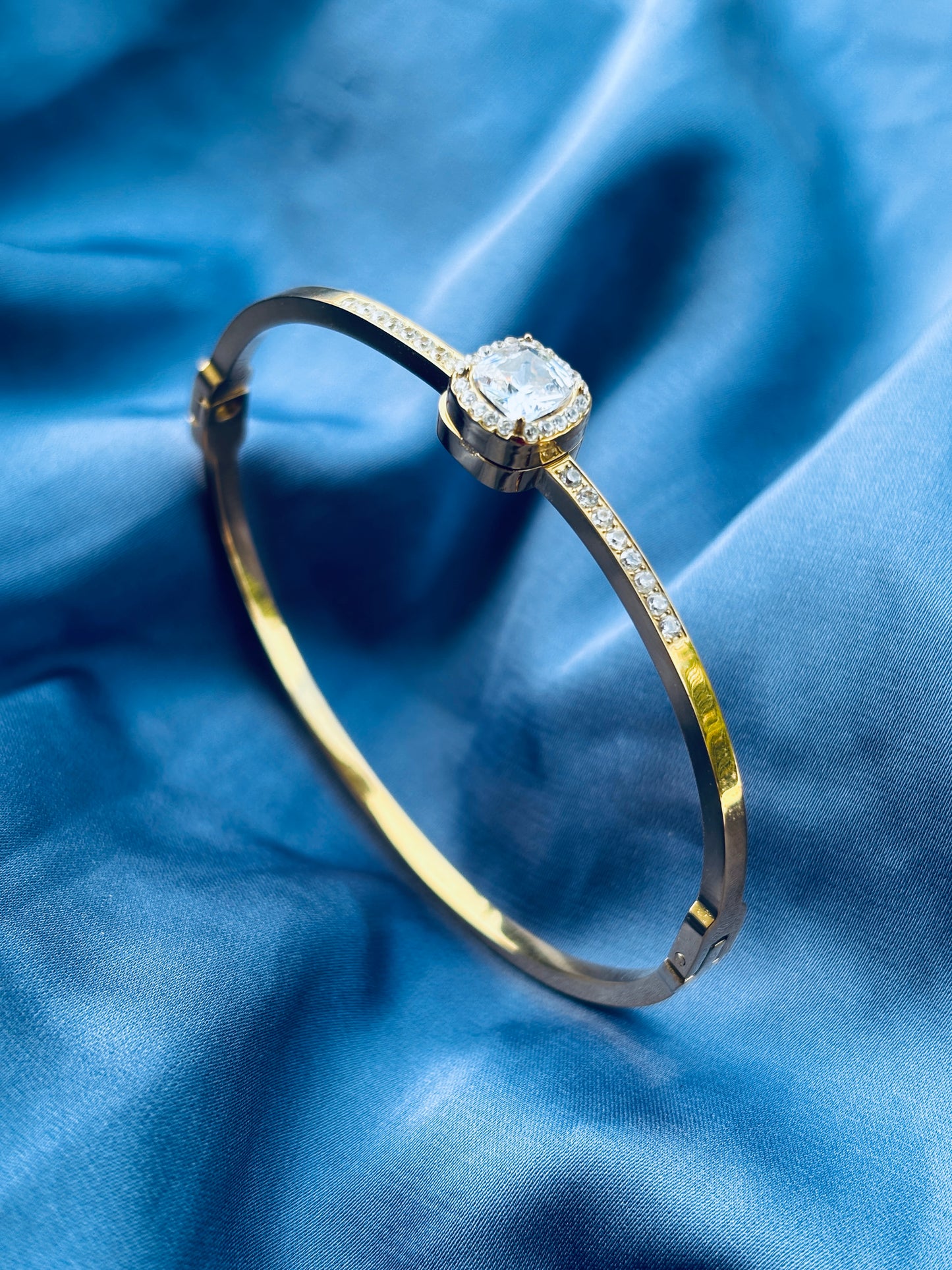 Cushion Halo Solitaire Gold Bangle