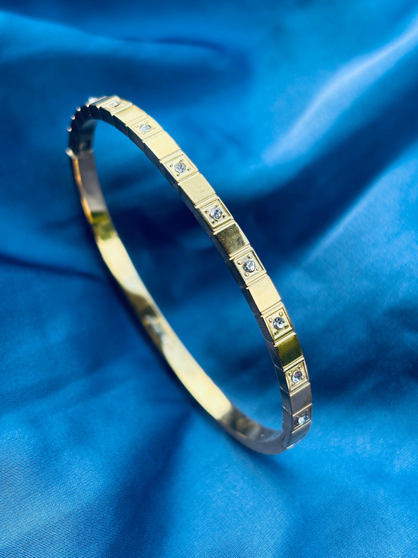 Square Link Solitaire Gold Bangle