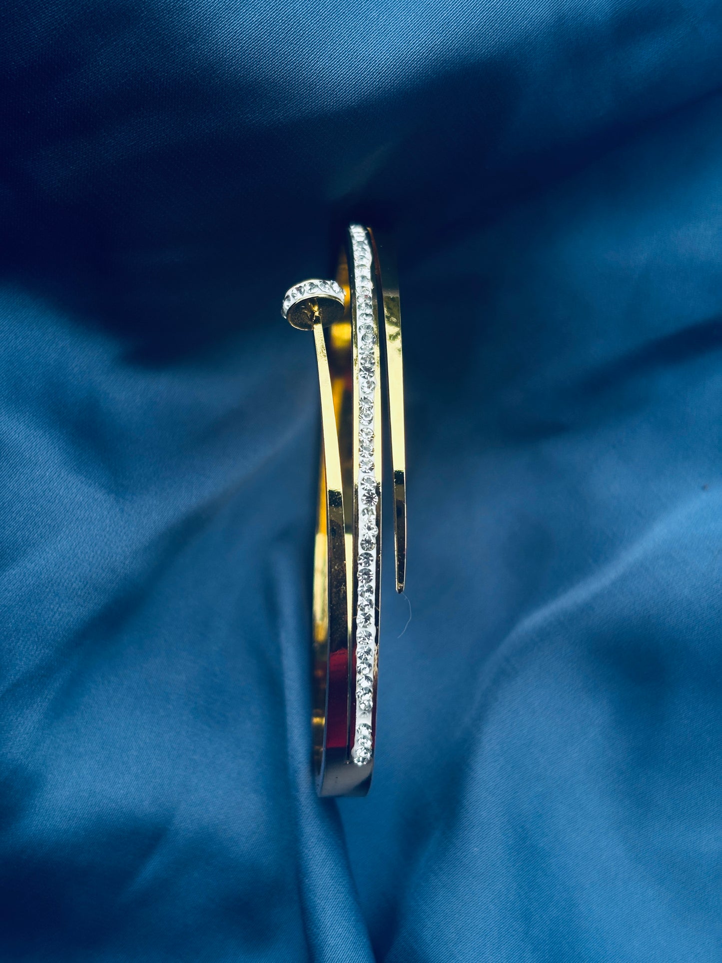 Nail Wrap Pavé Gold Bangle