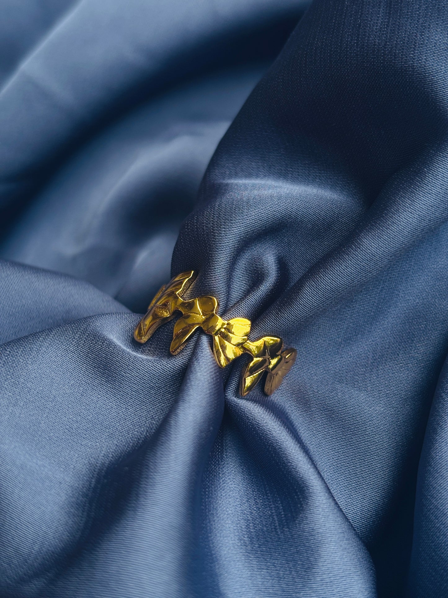 Sculpted Bow Gold Ring