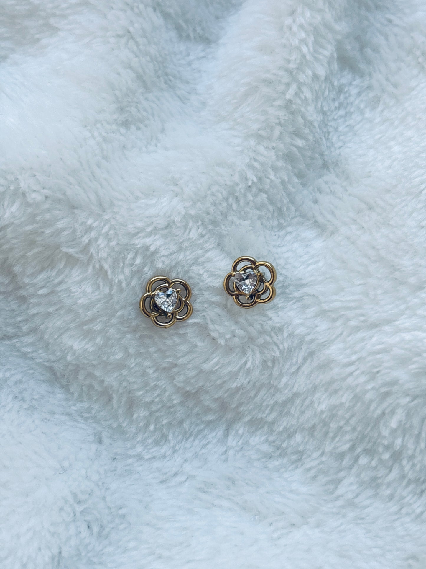 Open Wire Flower Heart Crystal Stud Earrings