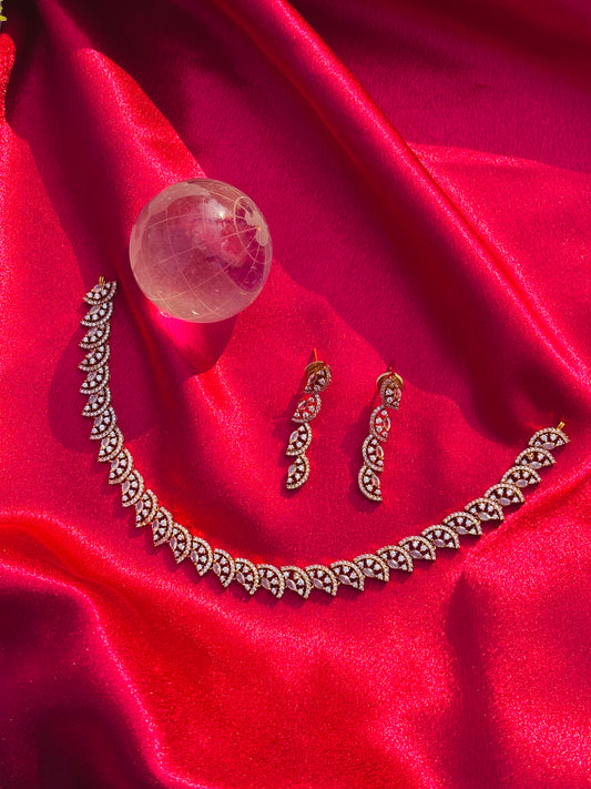 Dainty Royal Necklace