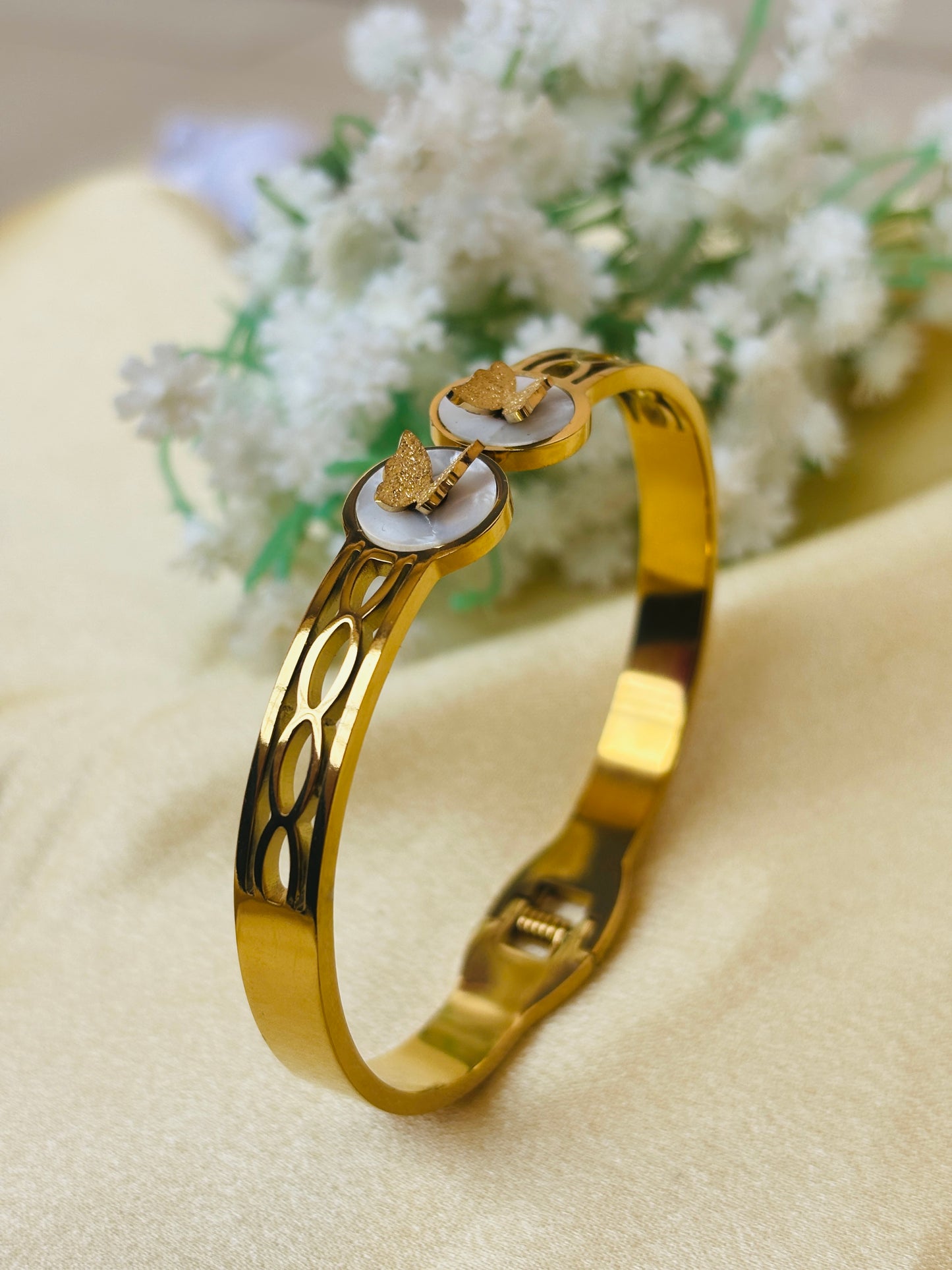 Papillon Gold Band