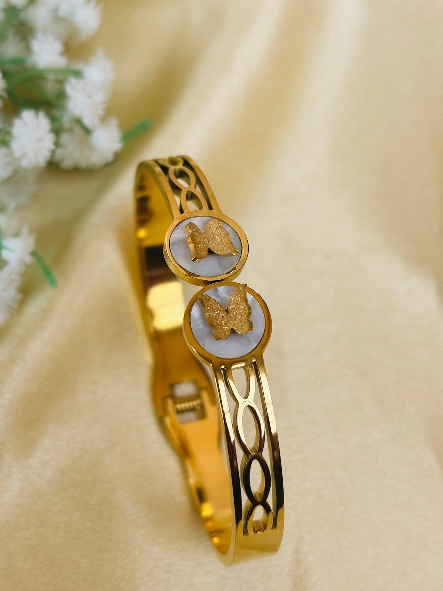 Papillon Gold Band
